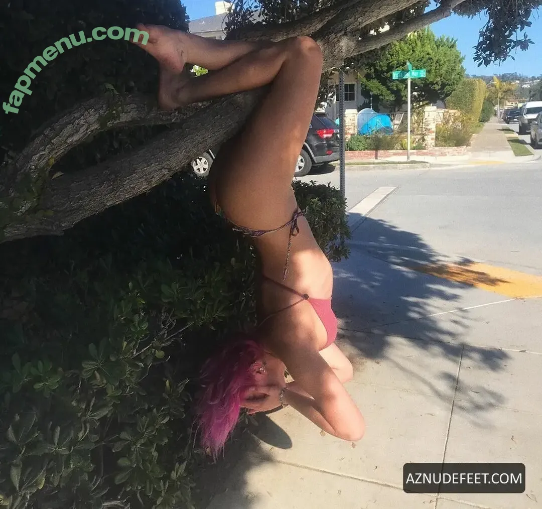 Lilbadblue nude photo #0008 (Lilbadblue)