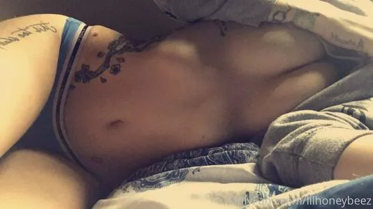 lilhoneybeez / lil.honeybeez nude photo #0189
