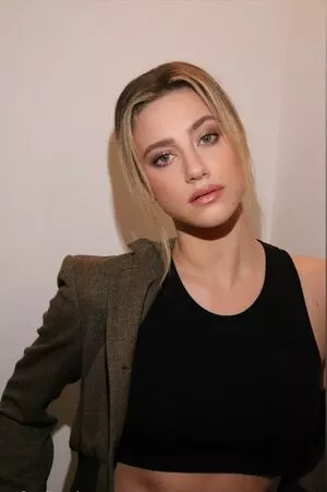 Lili Reinhart / Unpublished Photos / lilireinhart nude photo #0770