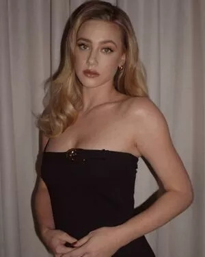 Lili Reinhart / Unpublished Photos / lilireinhart nude photo #0927