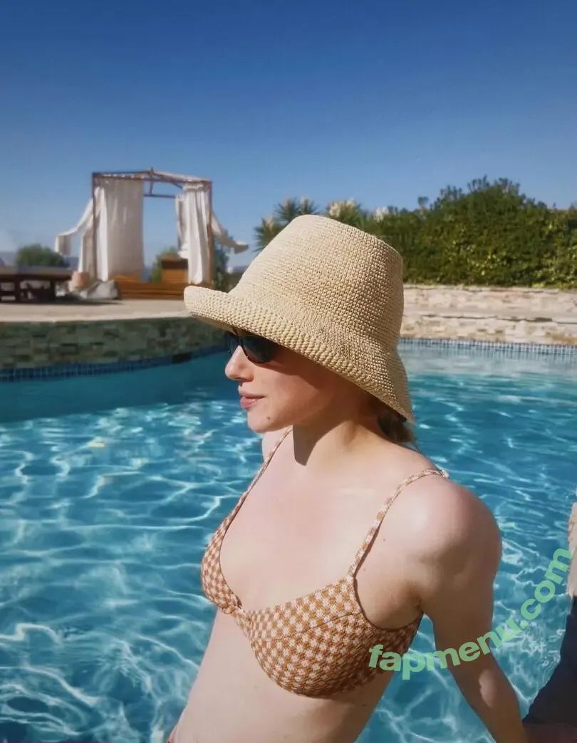 Lili Reinhart nude photo #1251 (Unpublished Photos / lilireinhart)