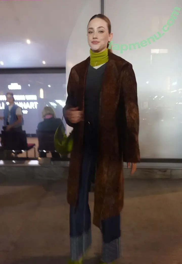 Lili Reinhart nude photo #1563 (Unpublished Photos / lilireinhart)