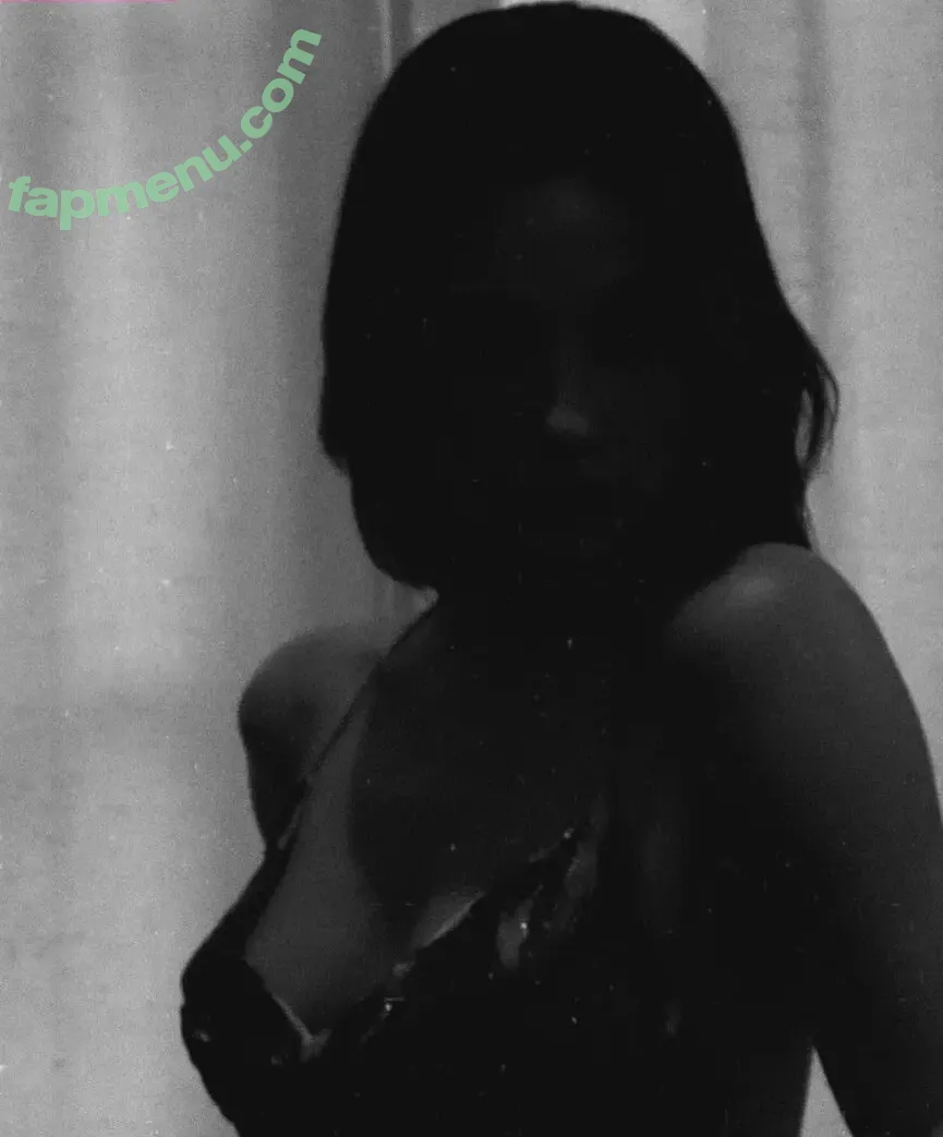 Lili Reinhart nude photo #1594 (lilireinhart)