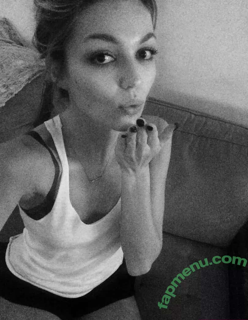 Lili Simmons nude photo #0007 (jasminesimmons / liliflower33)