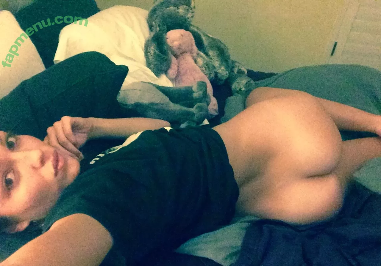 Lili Simmons nude photo #0024 (jasminesimmons / liliflower33)