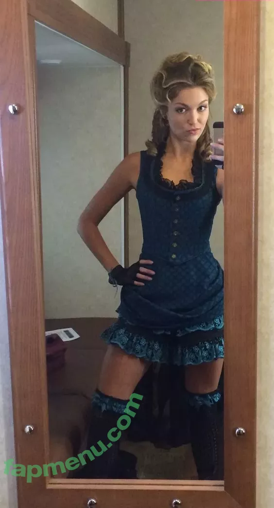 Lili Simmons nude photo #0027 (jasminesimmons / liliflower33)