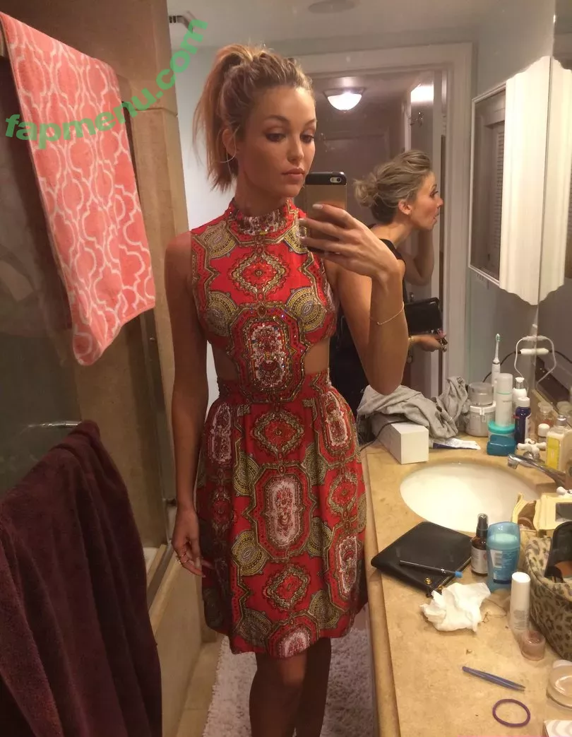 Lili Simmons nude photo #0033 (jasminesimmons / liliflower33)