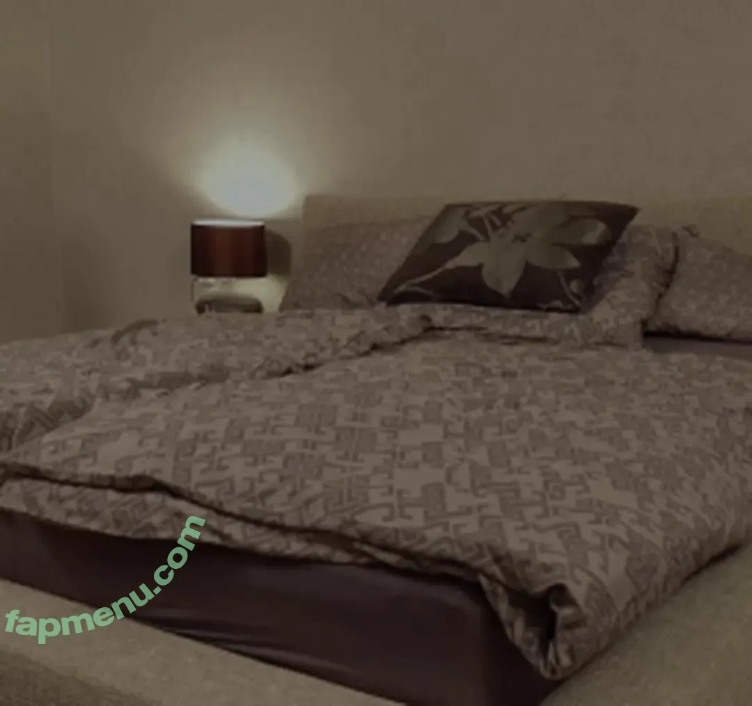 Liliana Lily nude photo #0041 (Dragon Fruit / lilydaisyphillips / lilysizer0)