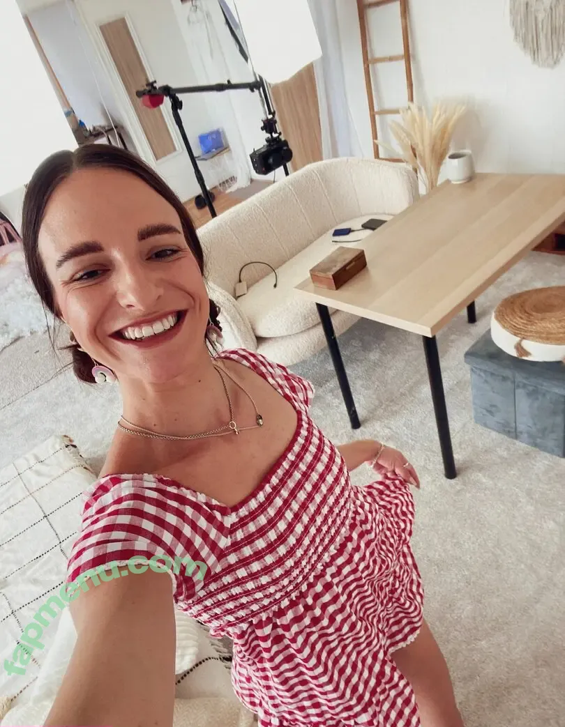 Liliana Lily nude photo #0043 (Dragon Fruit / lilydaisyphillips / lilysizer0)