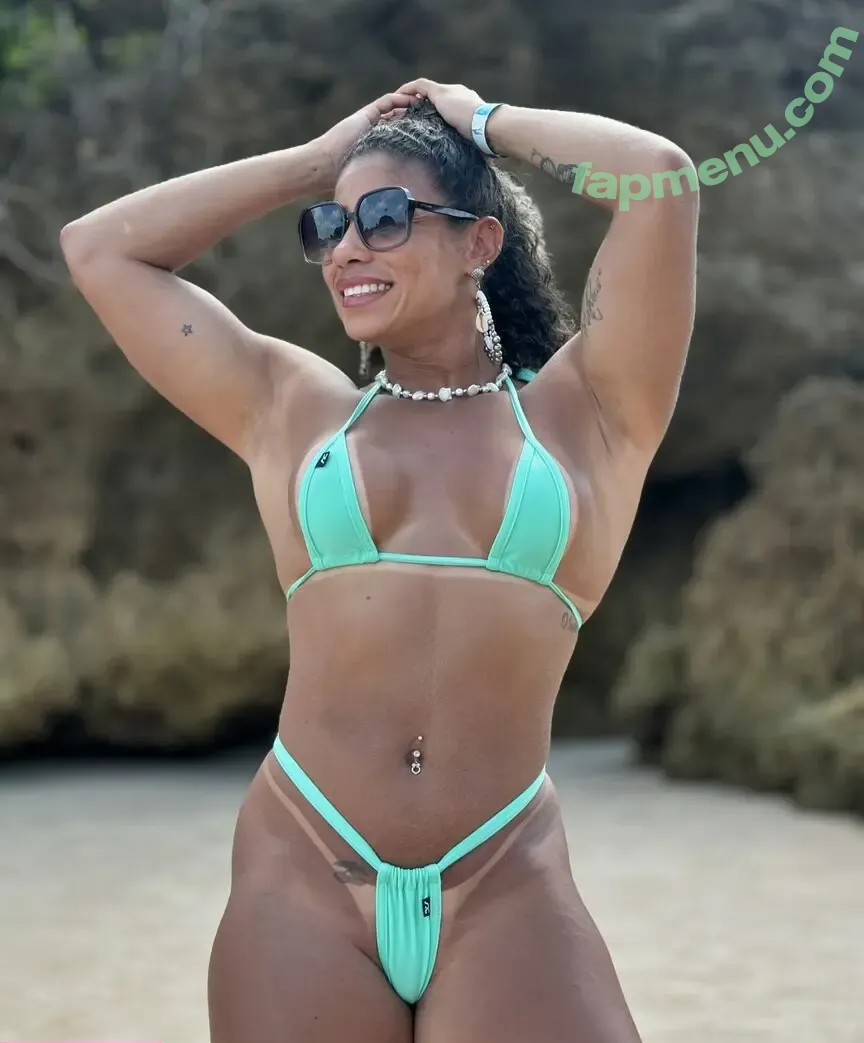 Liliane Mota nude photo #0003 (lilianemotafit)