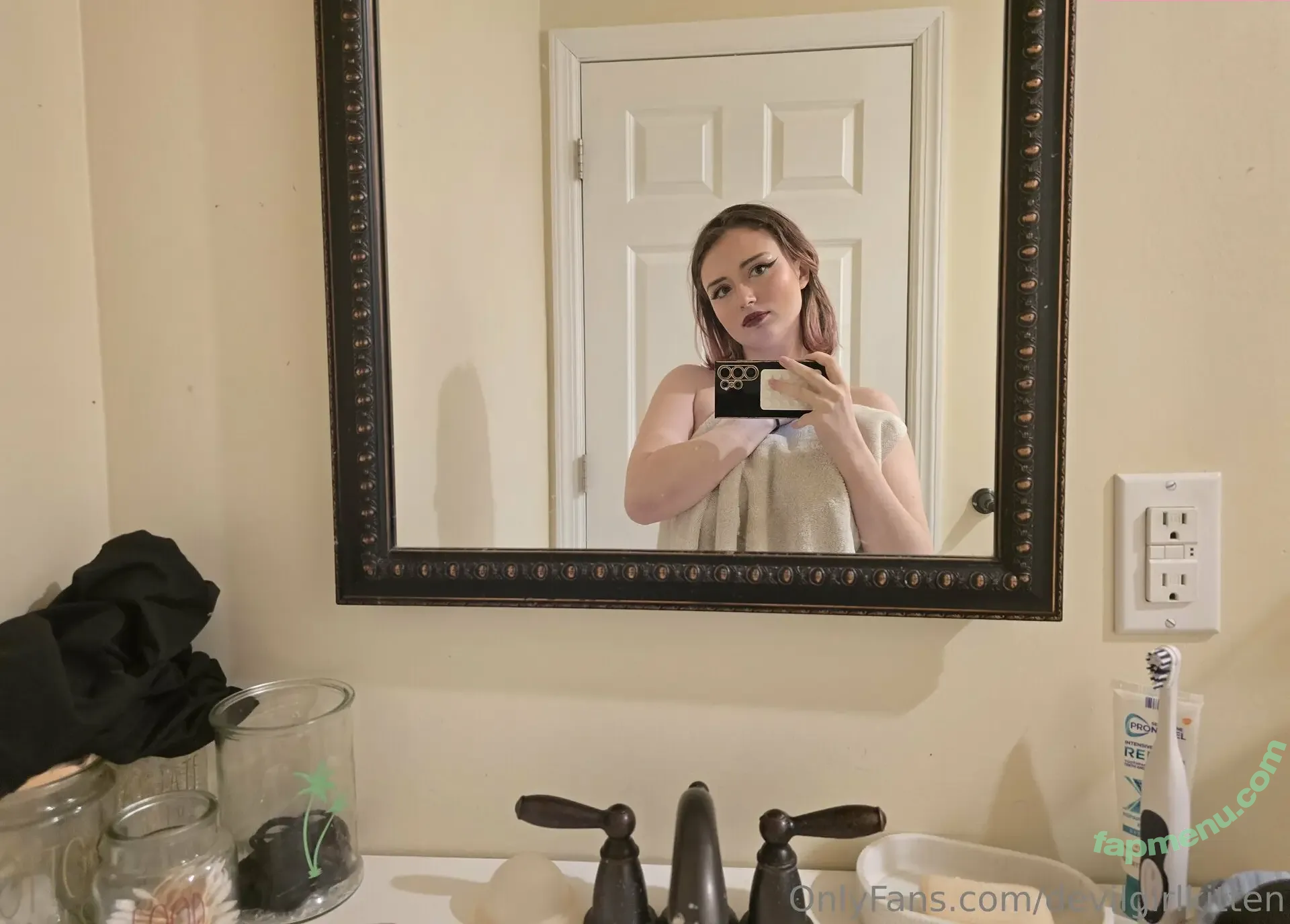 lilith.unbound nude photo #0022 (lilith_unbound)