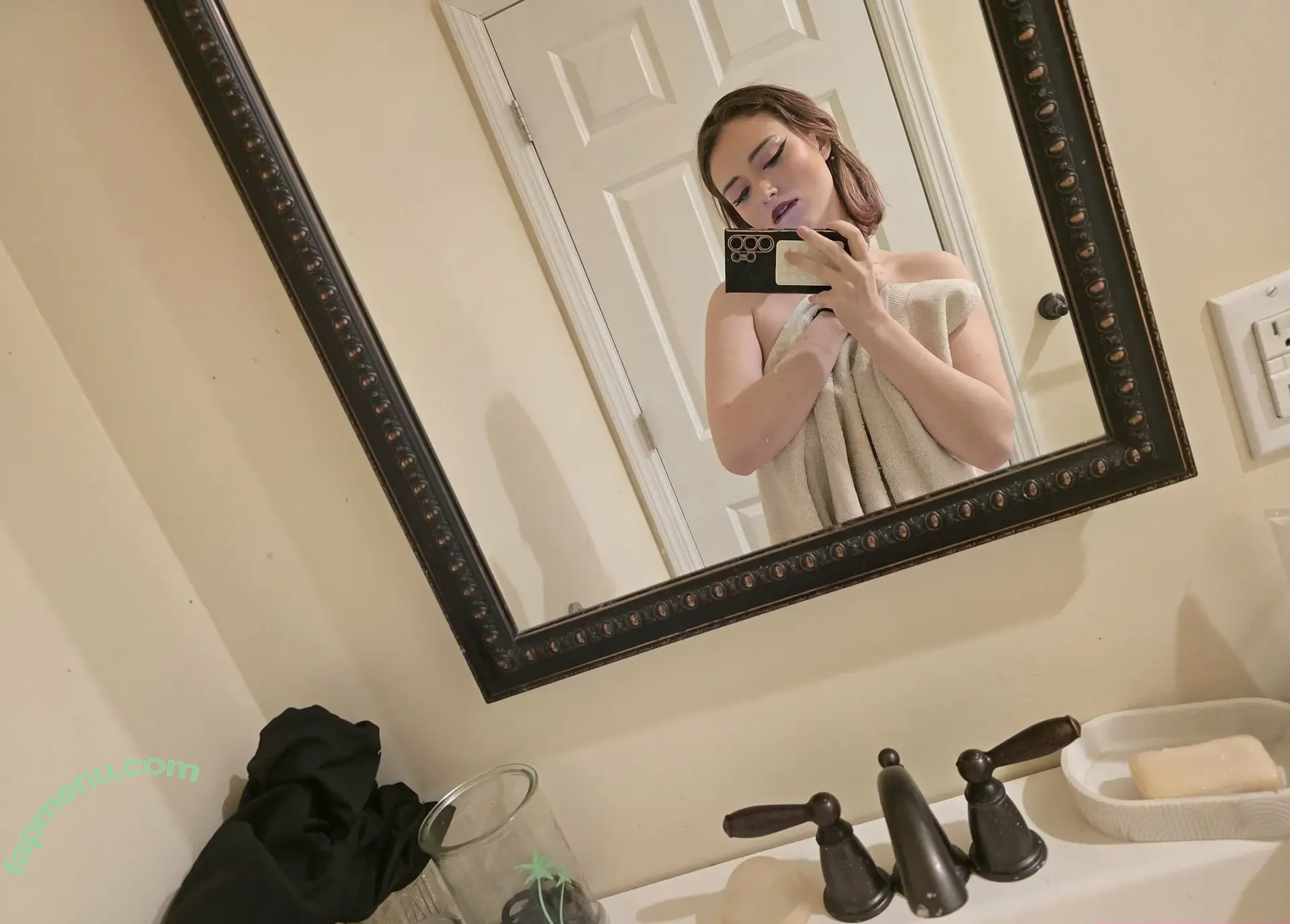 lilith.unbound nude photo #0030 (lilith_unbound)