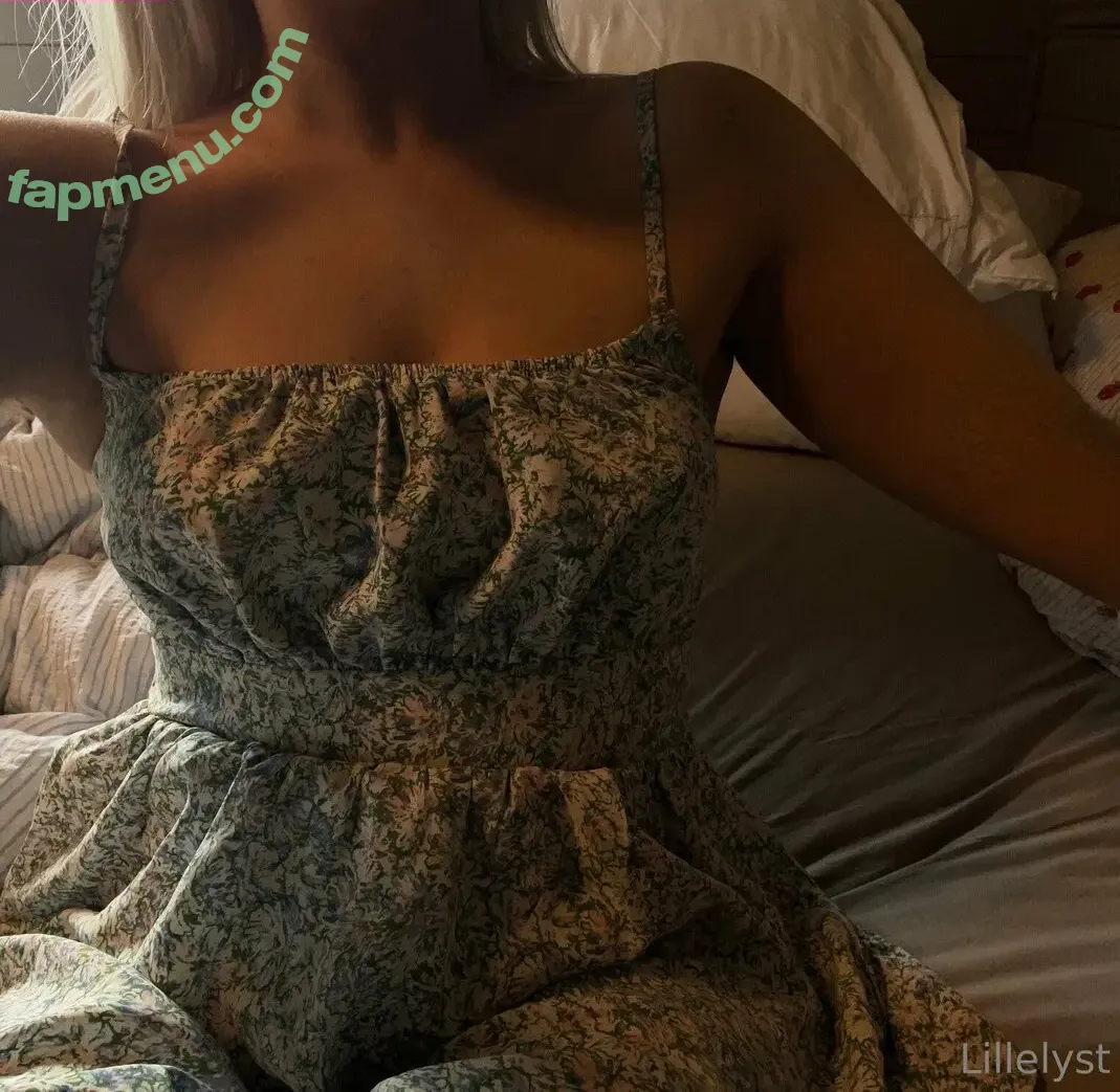 lillelyst nude photo #0008 (nordkystens_flisemurer)