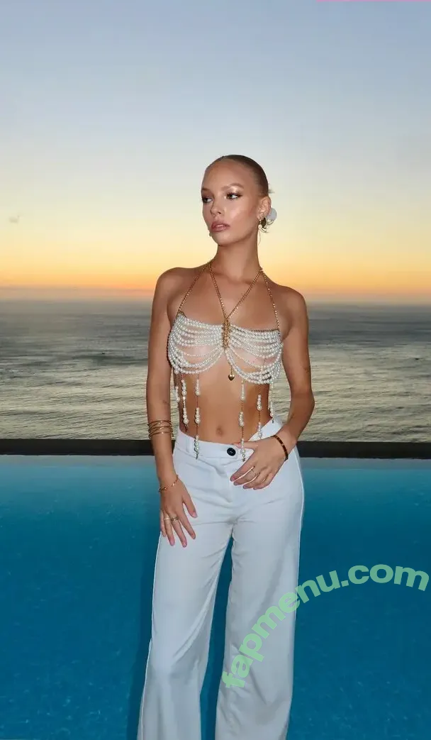 Lilli Sophia nude photo #0071 (_lillisophia_ / sophiahof3e)