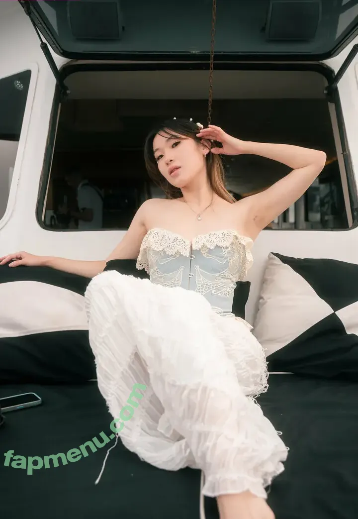 lillietv nude photo #0040 (lillietv)