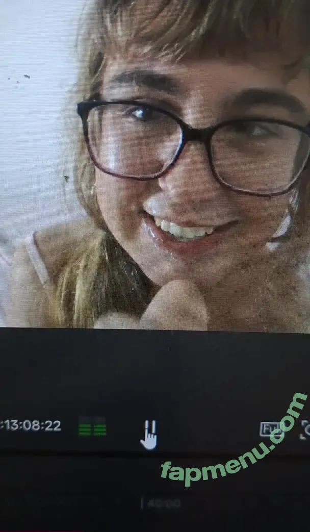 Lillihale nude photo #0013 (girlyandgothy)