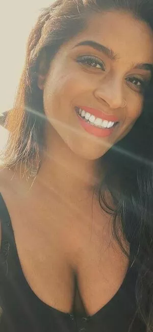 Lilly Singh / lilly nude photo #0008