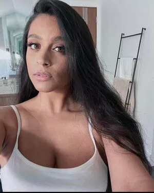 Lilly Singh / lilly nude photo #0009