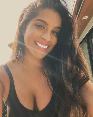 Lilly Singh / lilly nude photo #0016