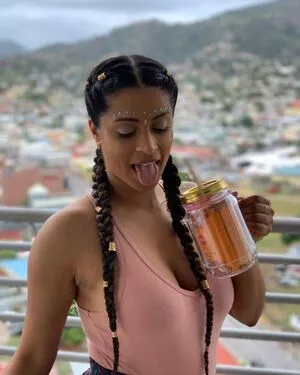 Lilly Singh / lilly nude photo #0018