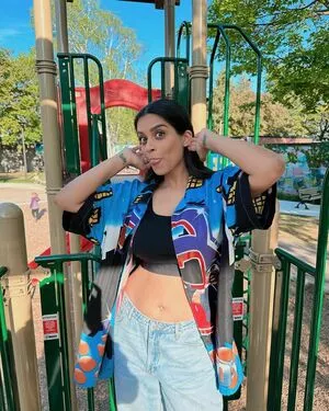Lilly Singh / lilly nude photo #0071