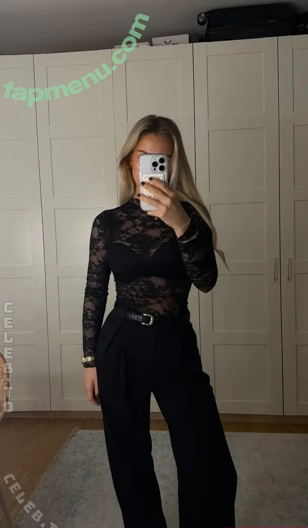 Lilly Solterbeck nude photo #0103 (lillysolterbeck / lillyssso)