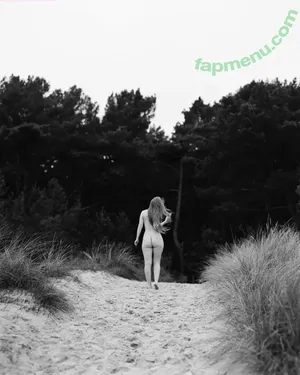  nude photo #0003