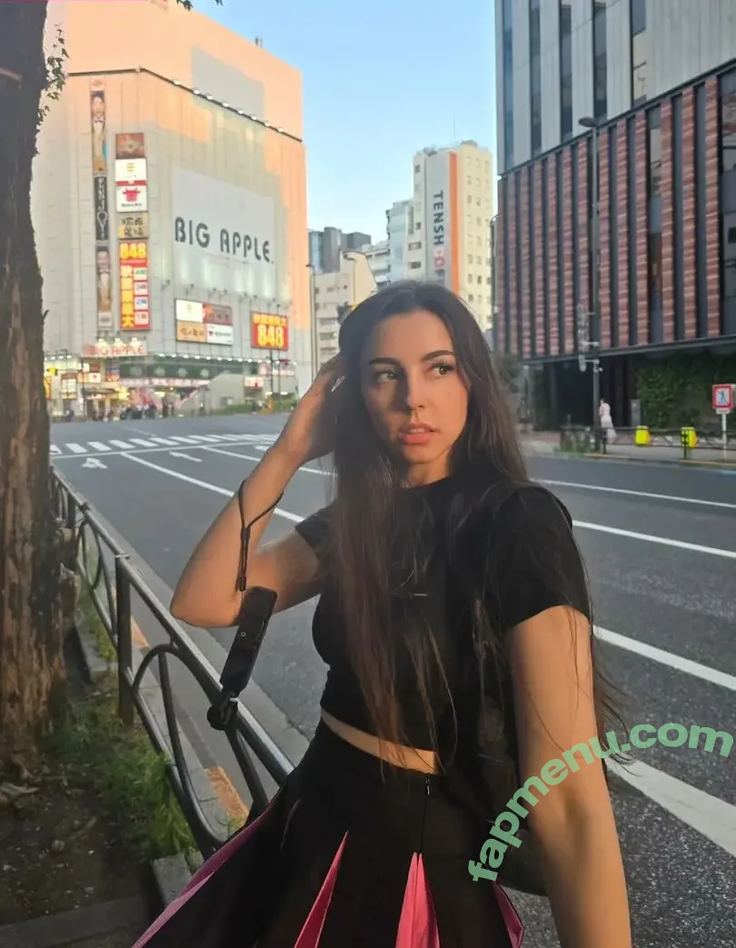 Lillythechilly nude photo #0003 (lillythechillytv / lilydaisyphillips)