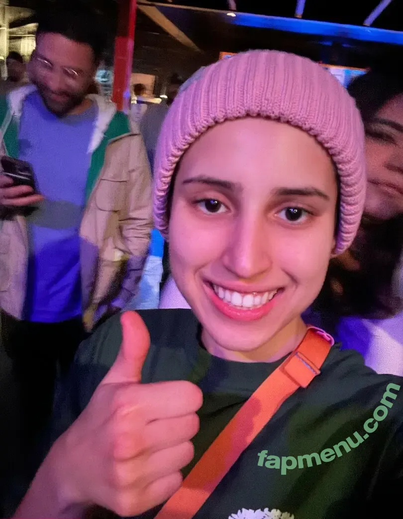 lilmissmecca nude photo #0003 (lilmissmecca)