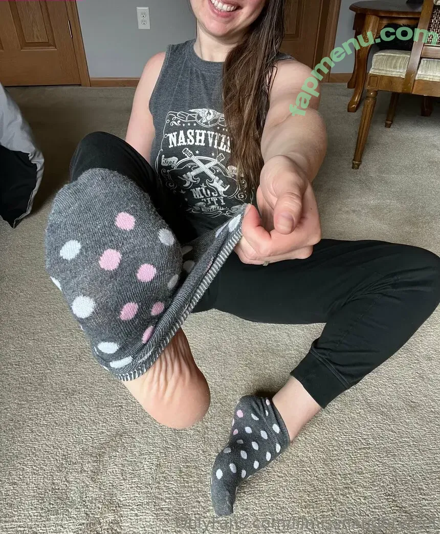 lilmissnaughtyfeet nude photo #0001 (cindy19tiana)