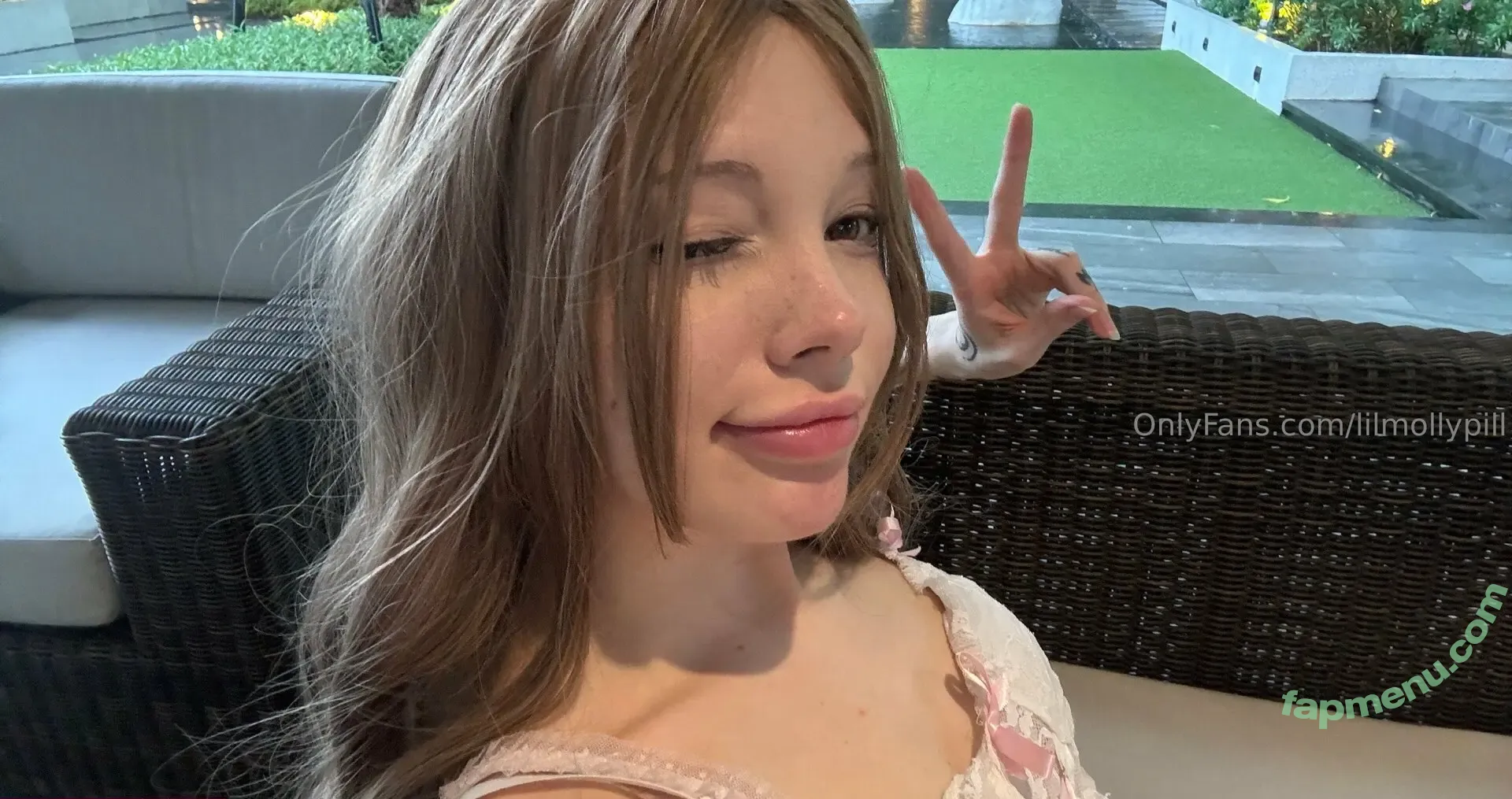 lilmollypill nude photo #0021 (lilmollypill)