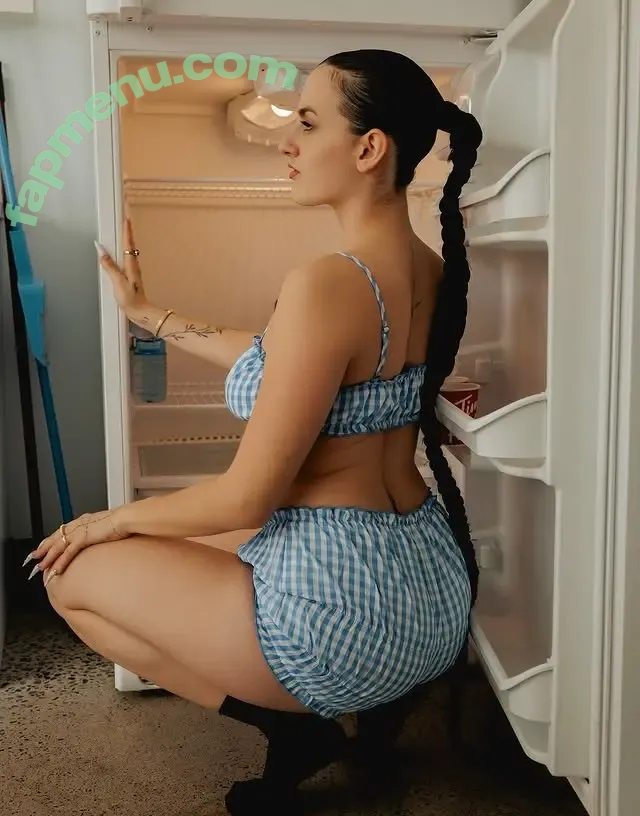 Lilou Cheyenne nude photo #0002 (lcwewannaparty / liloucheyenne / liloucheyenne.official)