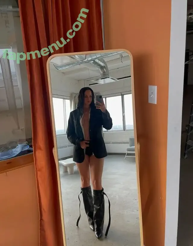 Lilou Cheyenne nude photo #0006 (lcwewannaparty / liloucheyenne / liloucheyenne.official)