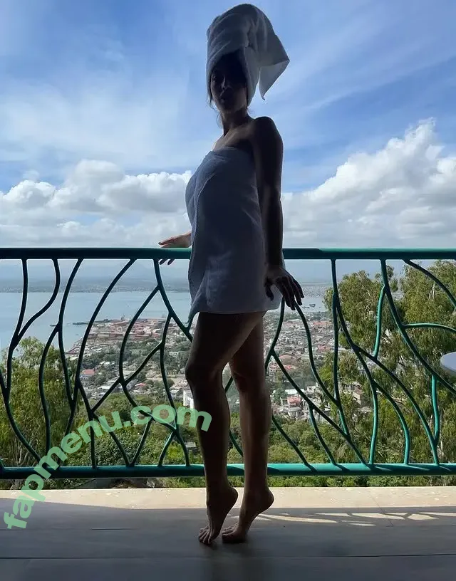 Lilou Cheyenne nude photo #0009 (lcwewannaparty / liloucheyenne / liloucheyenne.official)