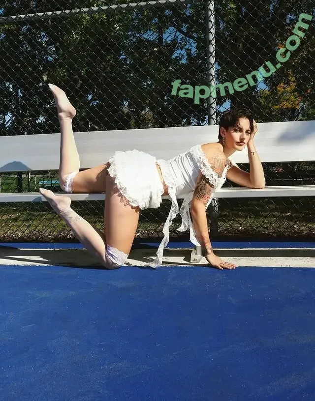 Lilou Cheyenne nude photo #0012 (lcwewannaparty / liloucheyenne / liloucheyenne.official)