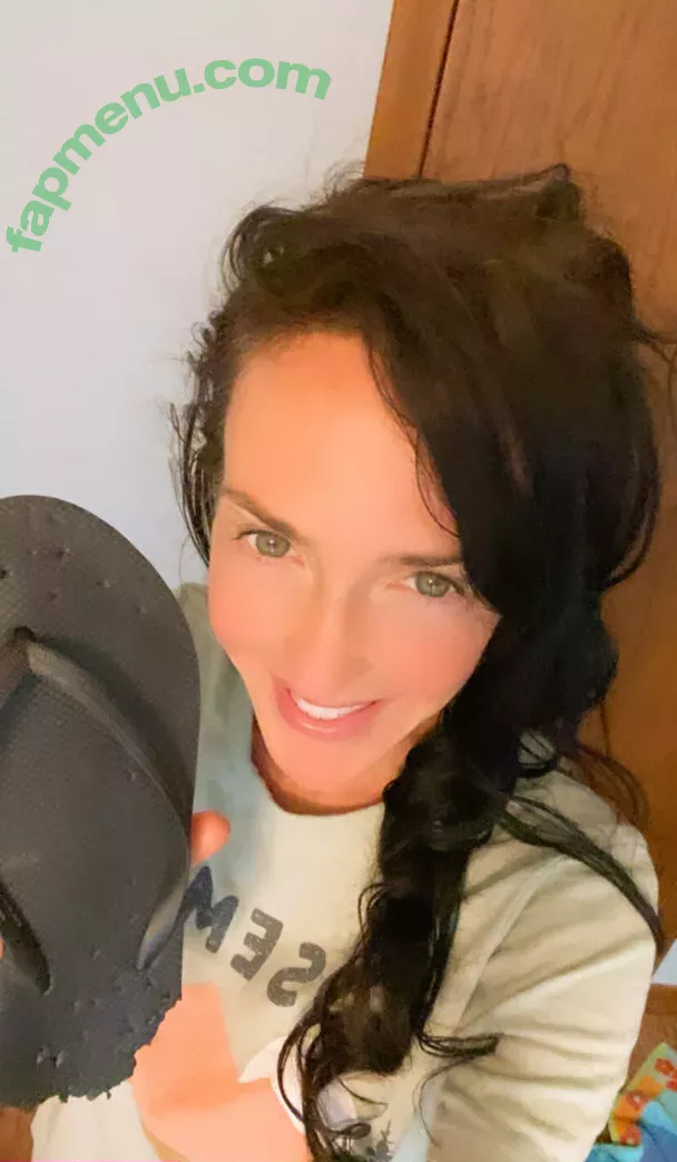 lilrosiedoll nude photo #0032 (rosiegirllondon)