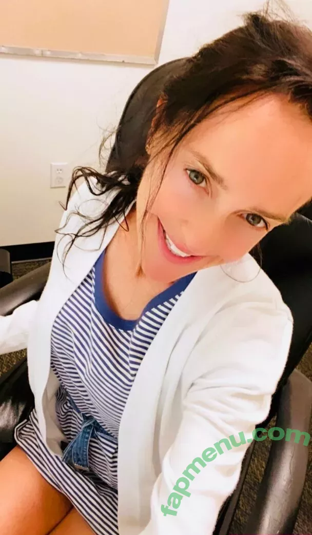 lilrosiedoll nude photo #0043 (rosiegirllondon)