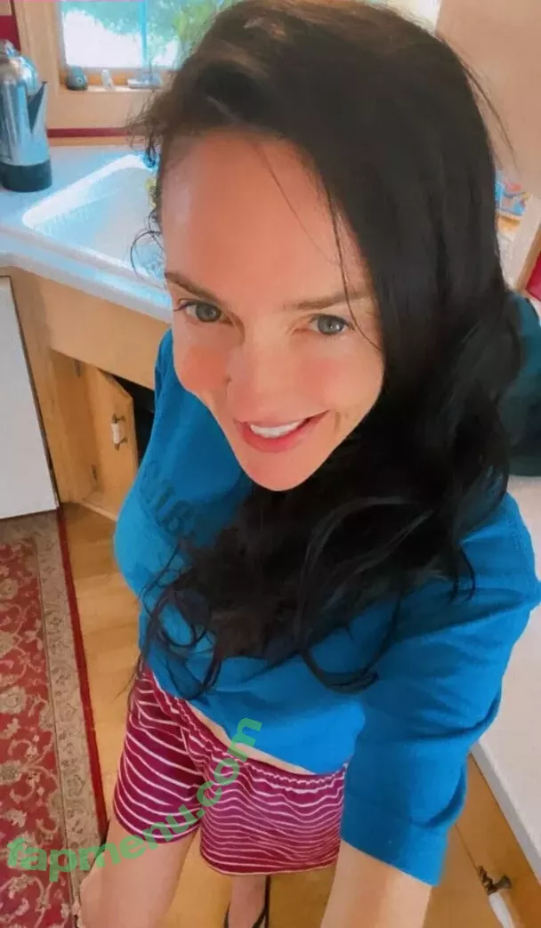 lilrosiedoll nude photo #0053 (rosiegirllondon)