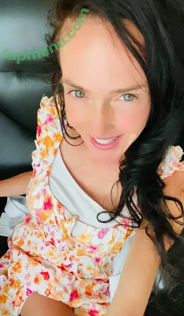 lilrosiedoll nude photo #0064 (rosiegirllondon)