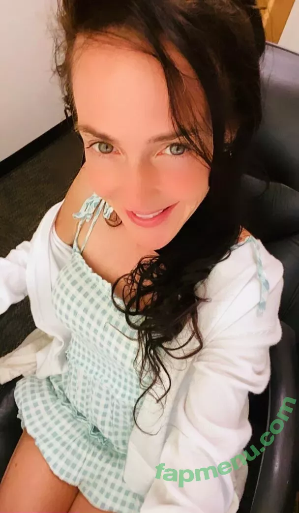 lilrosiedoll nude photo #0068 (rosiegirllondon)