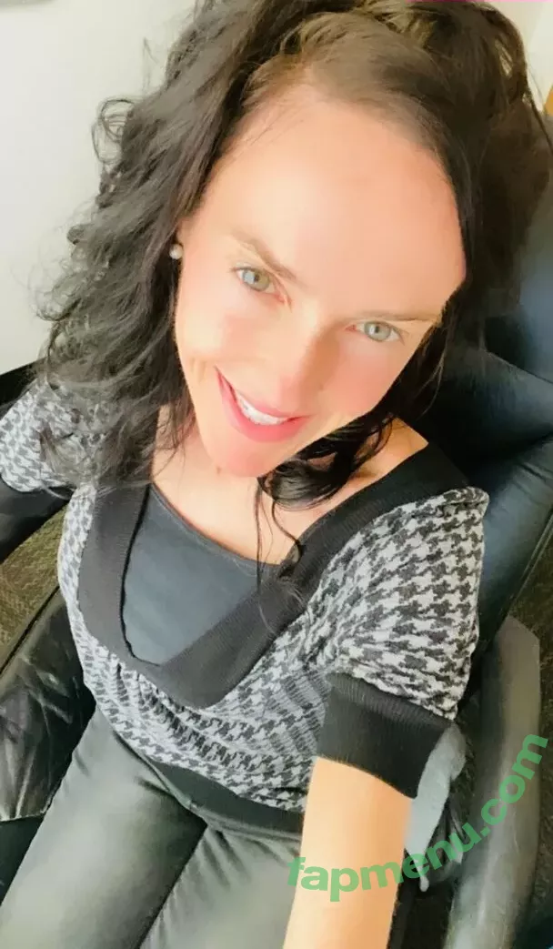 lilrosiedoll nude photo #0079 (rosiegirllondon)