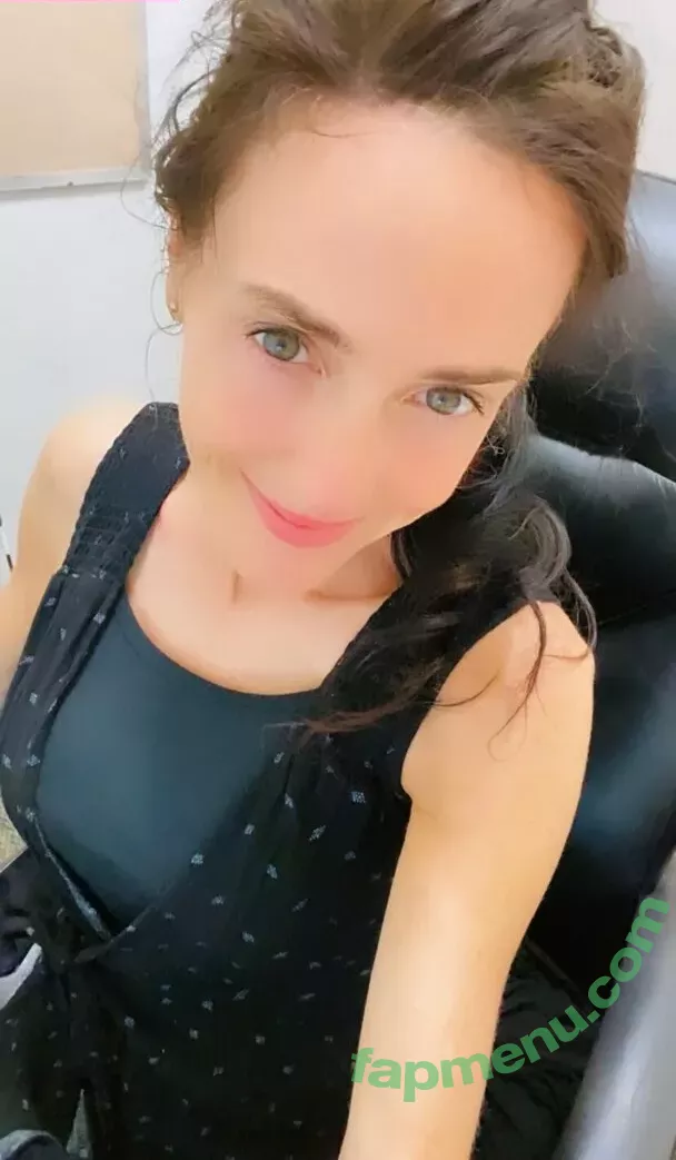 lilrosiedoll nude photo #0125 (rosiegirllondon)