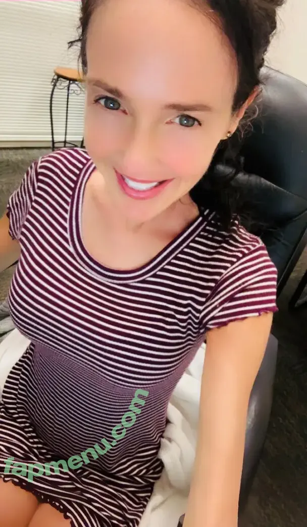 lilrosiedoll nude photo #1028 (rosiegirllondon)