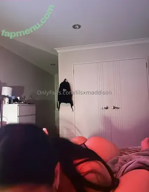 lilsxmaddison / madisoniamyourbig nude photo #0001
