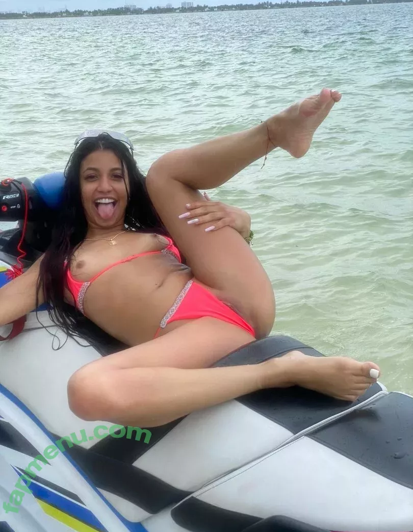 Lilveronicar nude photo #0395 (Veronica Rodriguez / vrodlive)