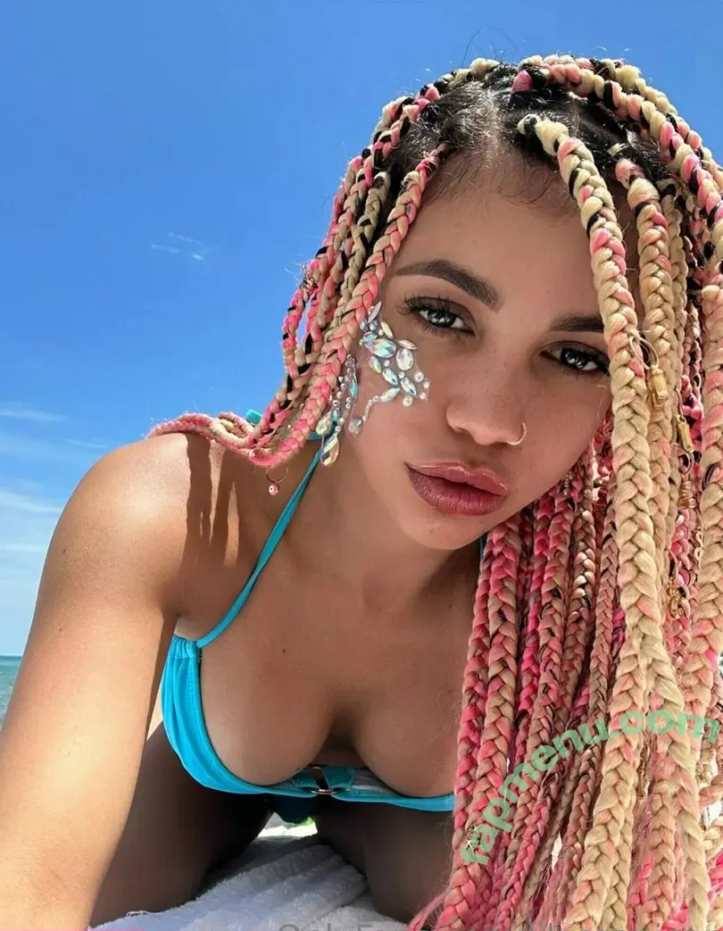 Lilveronicar nude photo #1050 (Veronica Rodriguez / vrodlive)