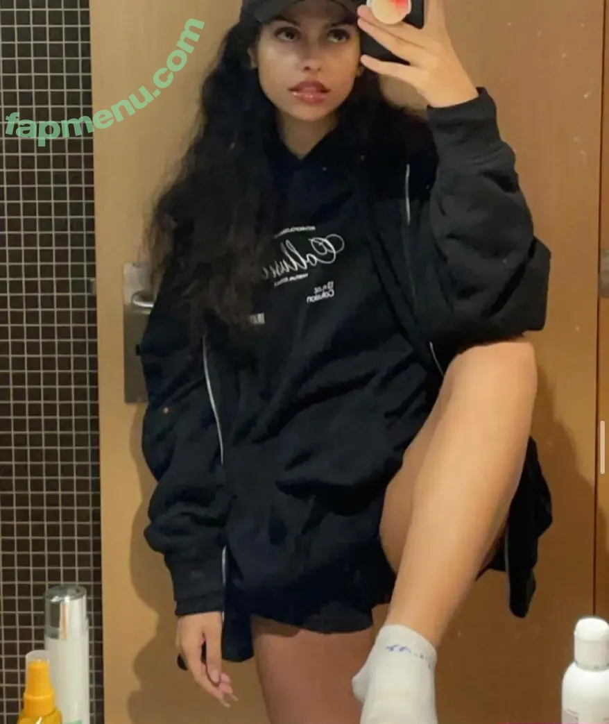 lilwhuda nude photo #0123 (Huda Ibhrahim / huda69010h)