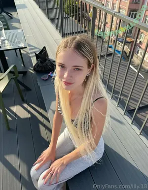 lily.18 / lilychlonin nude photo #0033