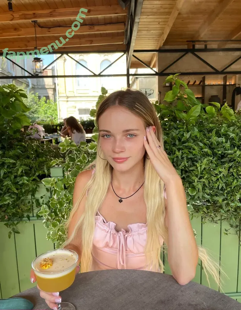 lily.18 nude photo #0047 (lilychlonin)