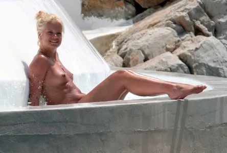 Lily Allen / lilyallen nude photo #0022